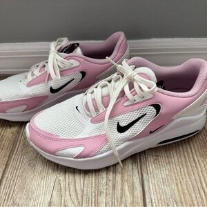 Nike Women's Pink and White Athletic Sneakers